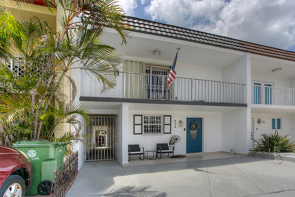 834 W 80th Pl-2
