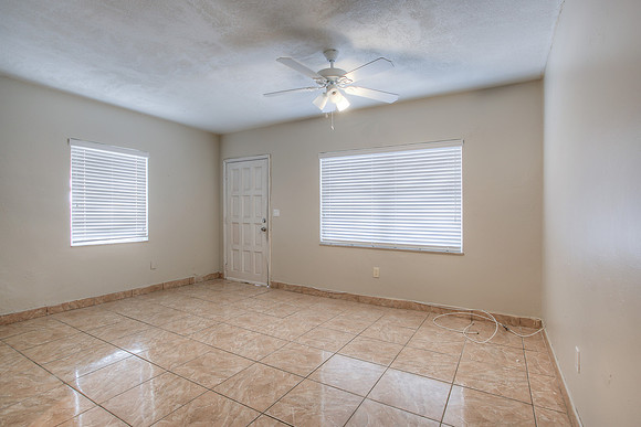 1945 NW 33 St-3