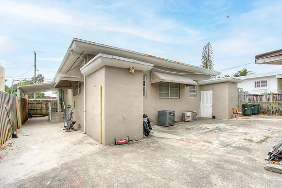 1945 NW 33 St-15