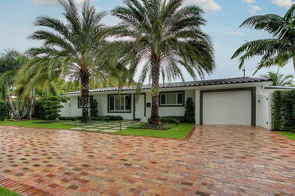 931 NE 23rd Terr-1