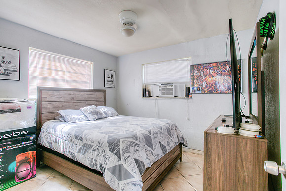 3030 NW 13 St-8
