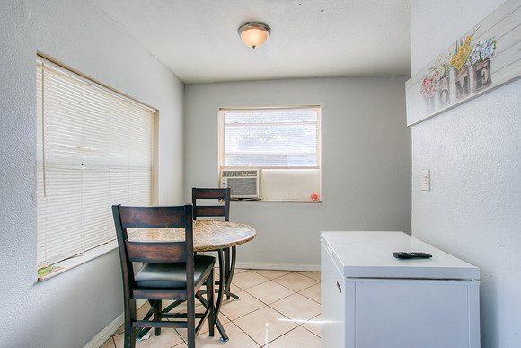 3030 NW 13 St-4