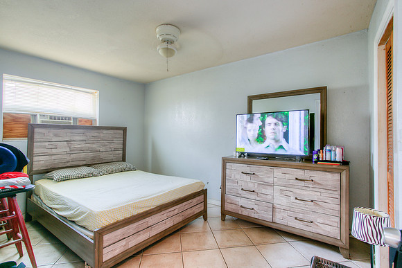 3030 NW 13 St-9