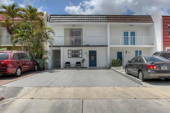 834 W 80th Pl-1