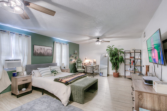 834 W 80th Pl-13