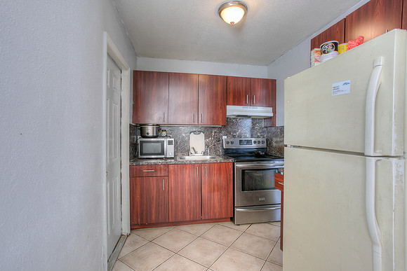 3030 NW 13 St-5